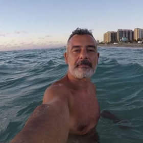 Robert, 48 — portrait 1